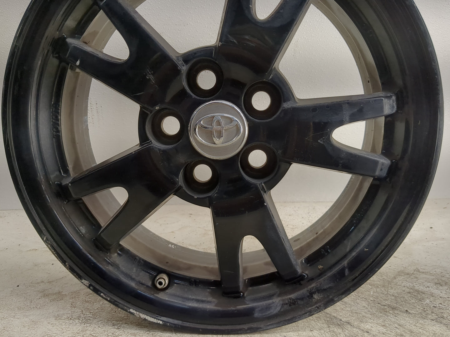 2010-2015 Toyota Prius Oem Wheel Rim - Oemusedautoparts1.com
