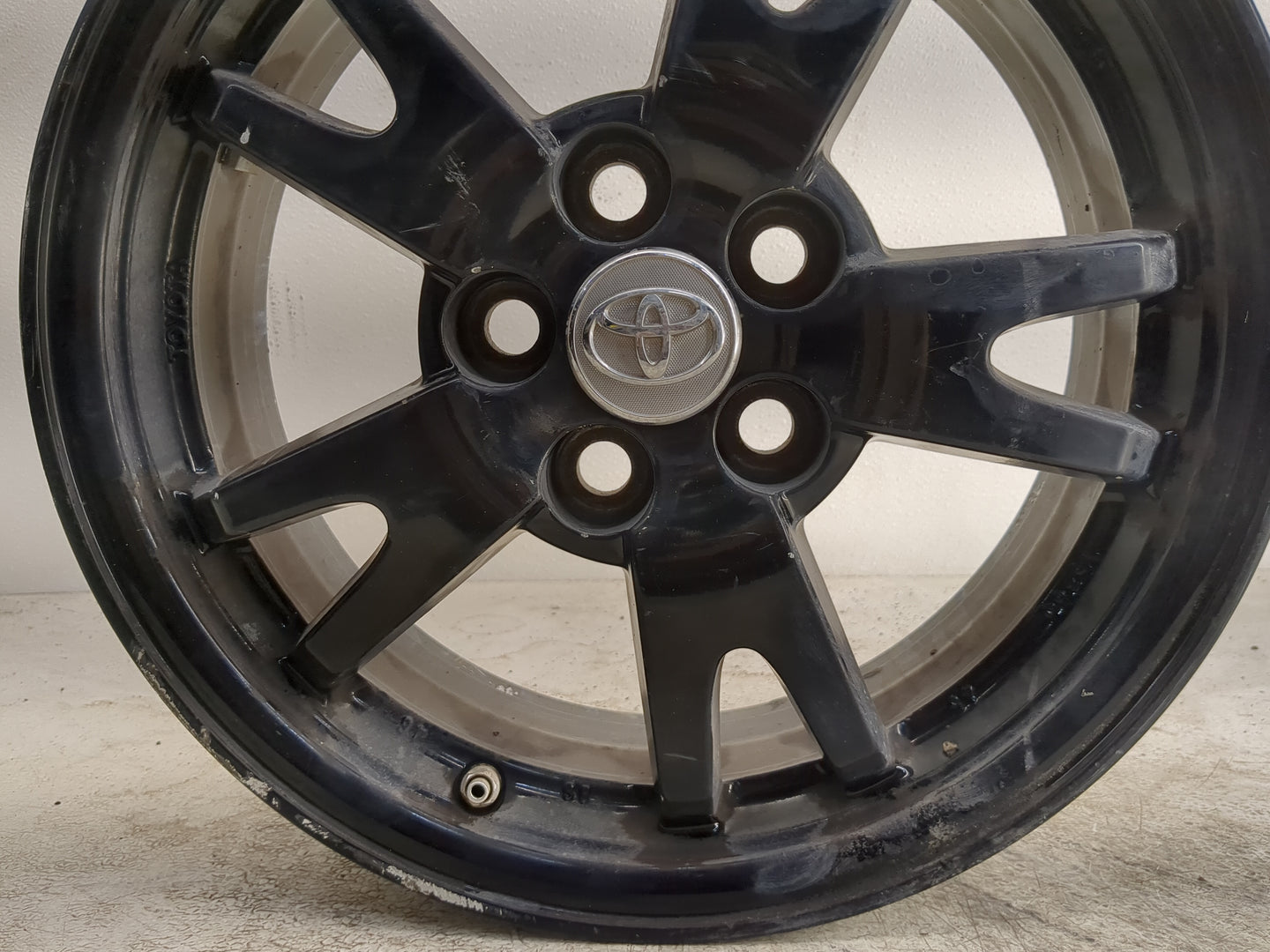 2010-2015 Toyota Prius Oem Wheel Rim - Oemusedautoparts1.com
