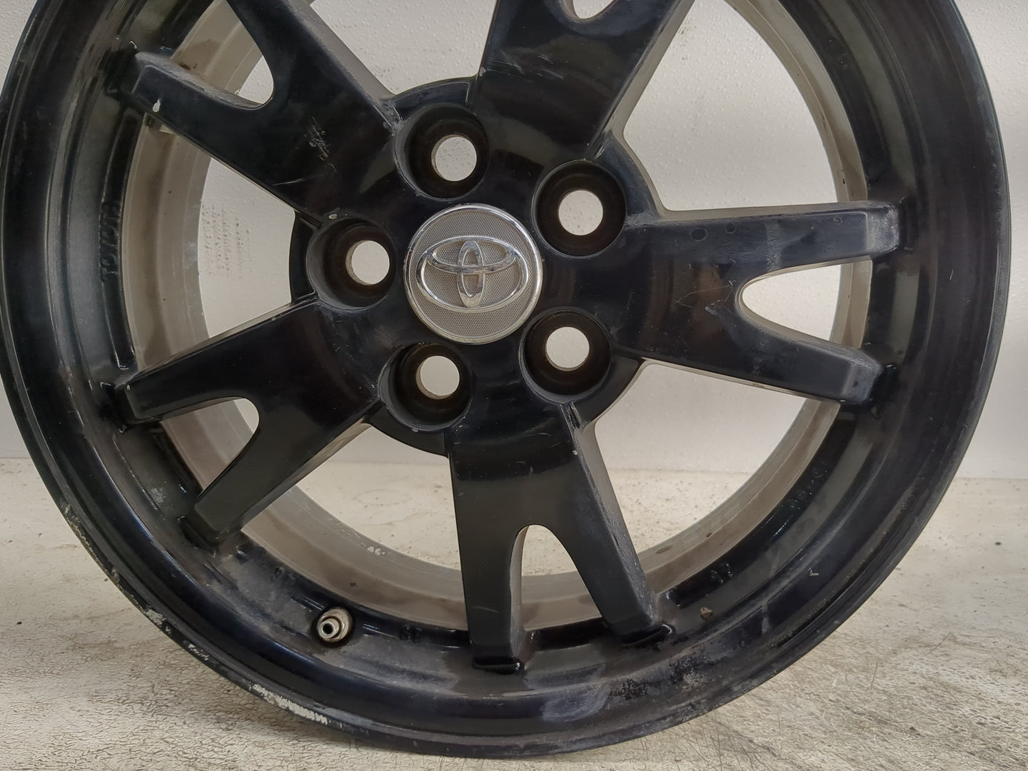 2010-2015 Toyota Prius Oem Wheel Rim - Oemusedautoparts1.com