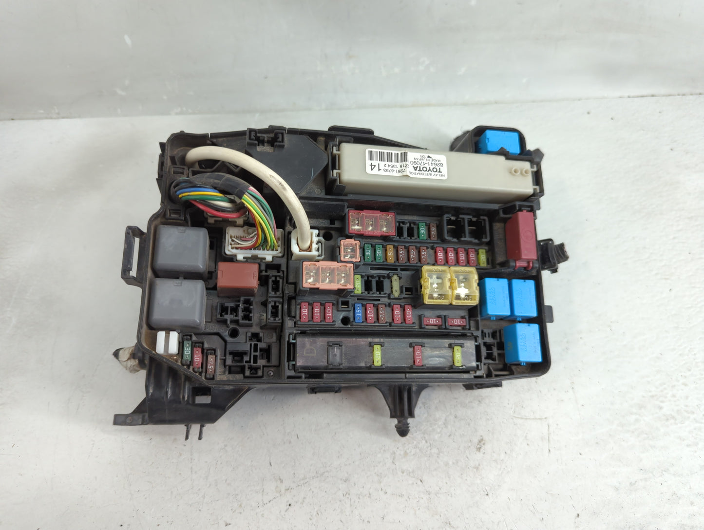 2012-2018 Toyota Prius Fusebox Fuse Box Panel Relay Module P/N:82662-47141 82641-47090 Fits OEM Used Auto Parts - Oemusedaut