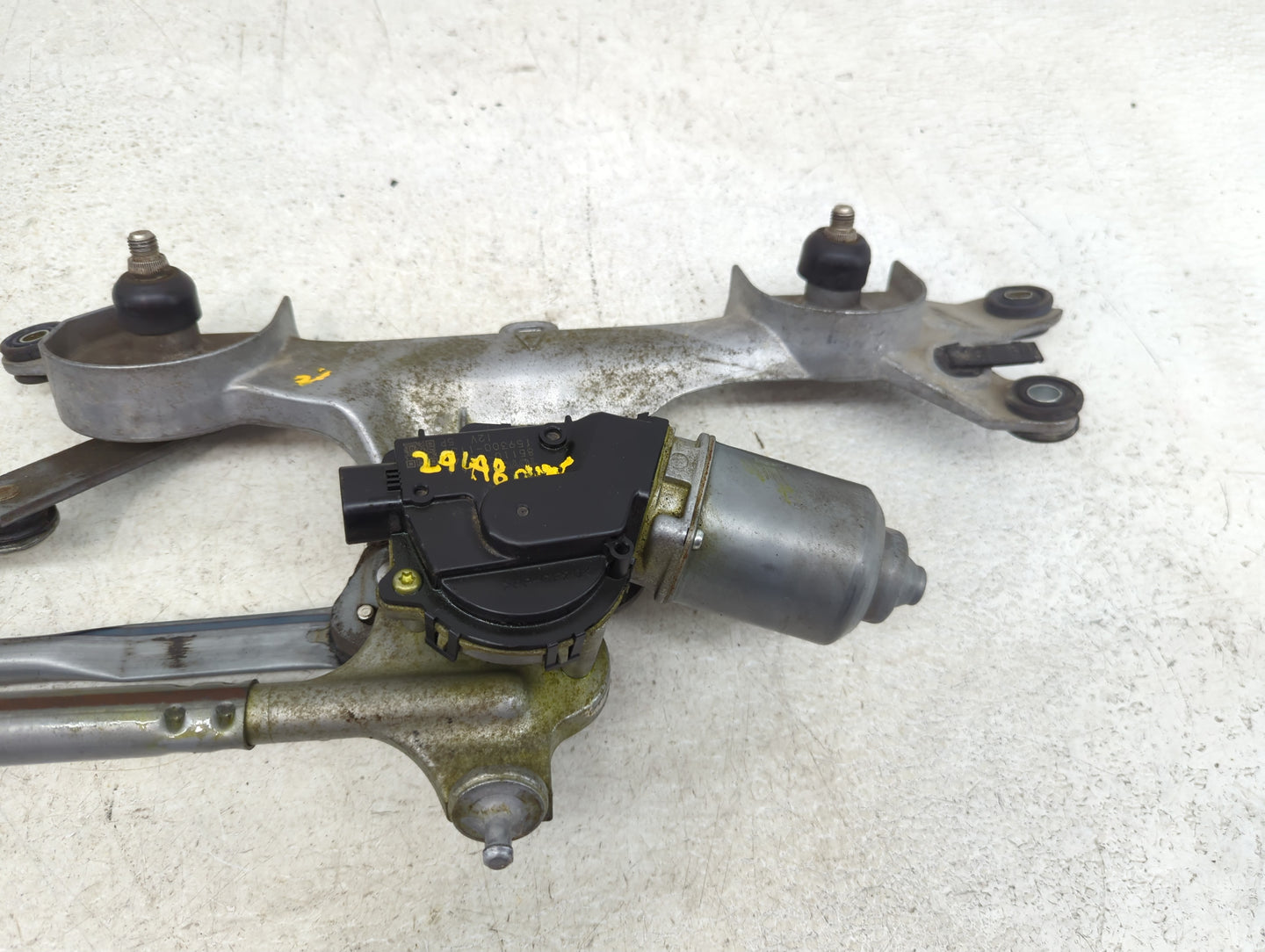 2010-2015 Toyota Prius Front Windshield Wiper Motor Fits Fits 2007 2008 2009 2010 2011 2012 2013 2014 2015 OEM Used Auto Par