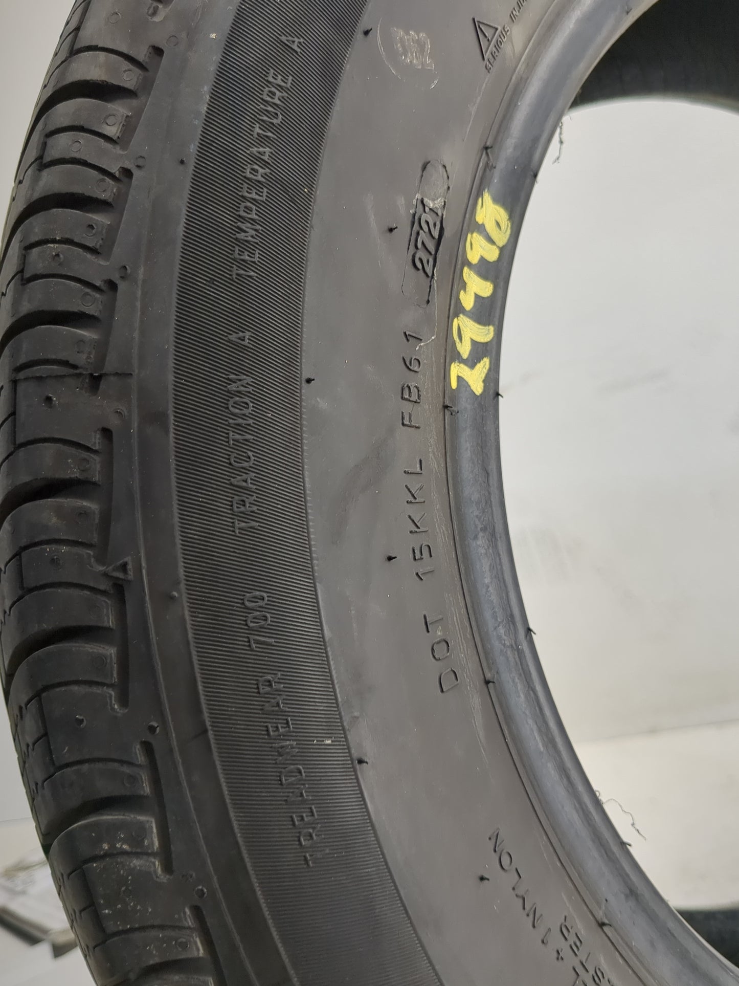 Used Tire 195/65R15 UNIROYAL TIGER PAW TOURING A/S 91H - Tread Depth 12.5/32 - Oemusedautoparts1.com