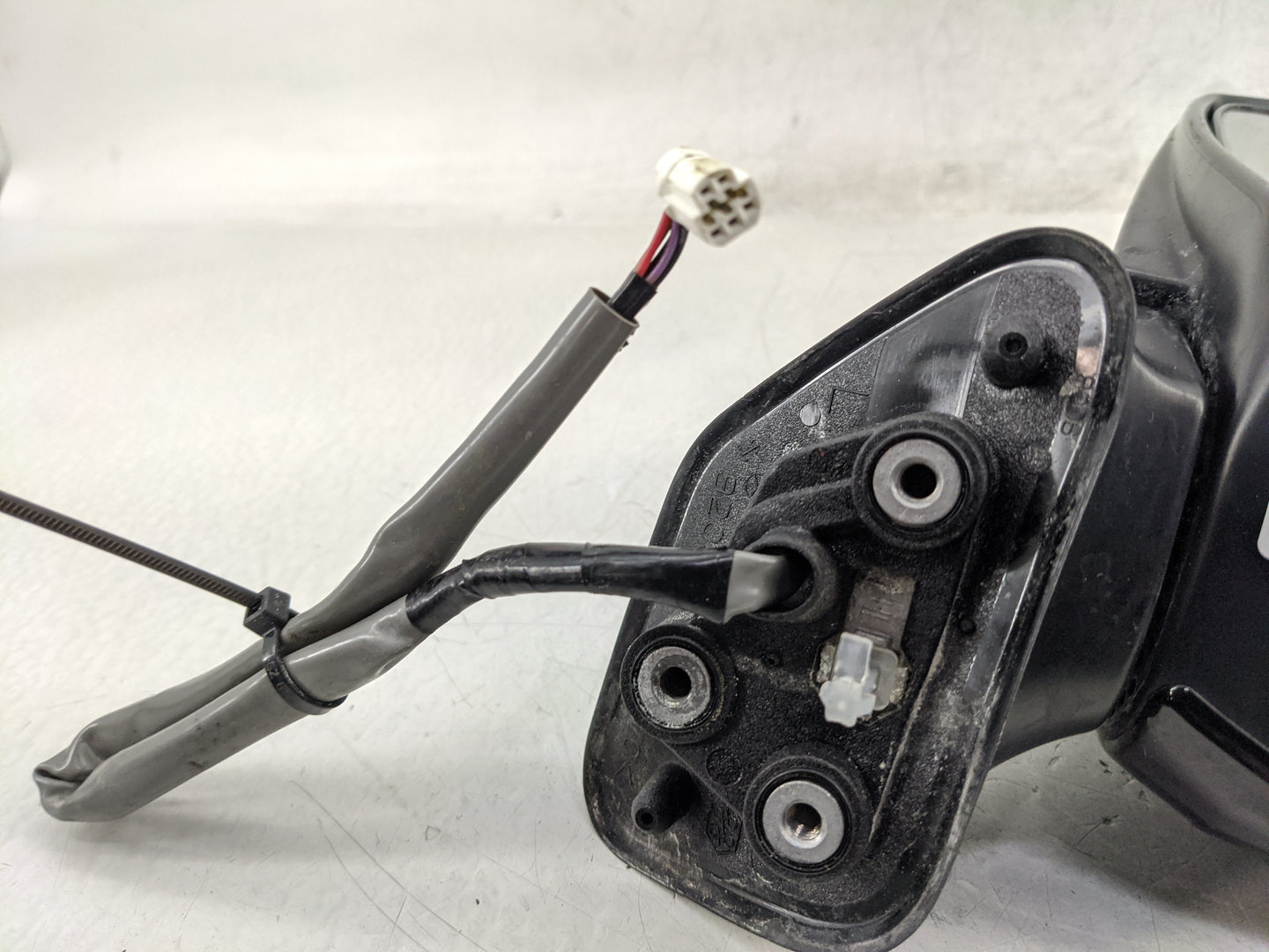2010-2015 Toyota Prius Driver Side View Mirror - Left Door Mirror OEM Used - Oemusedautoparts1.com