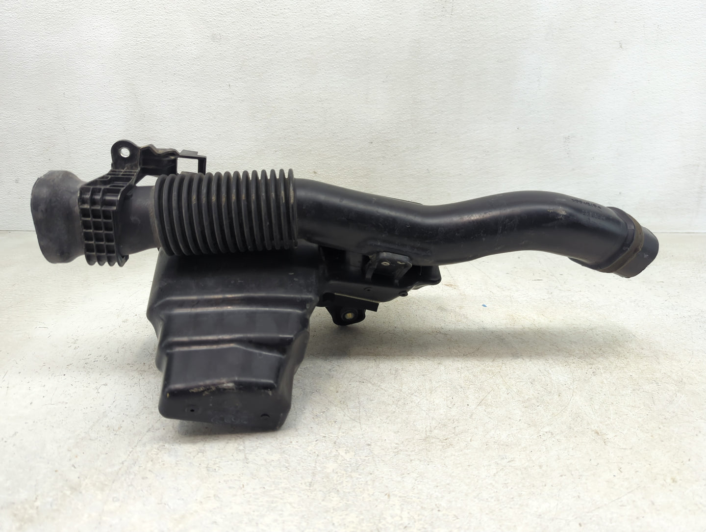 2010-2015 Toyota Prius Air Cleaner Intake-duct Hose Tube - Oemusedautoparts1.com