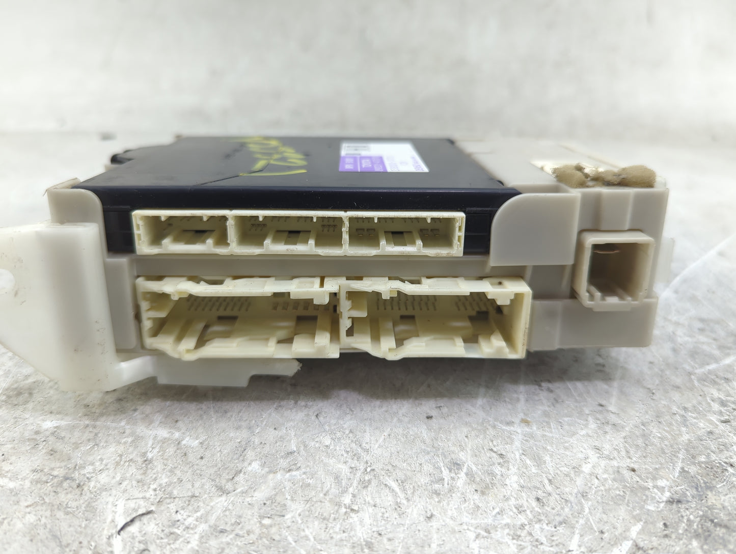 2012-2014 Toyota Prius Body Control Module Bcm Inner Cabin Fuse Box - Oemusedautoparts1.com