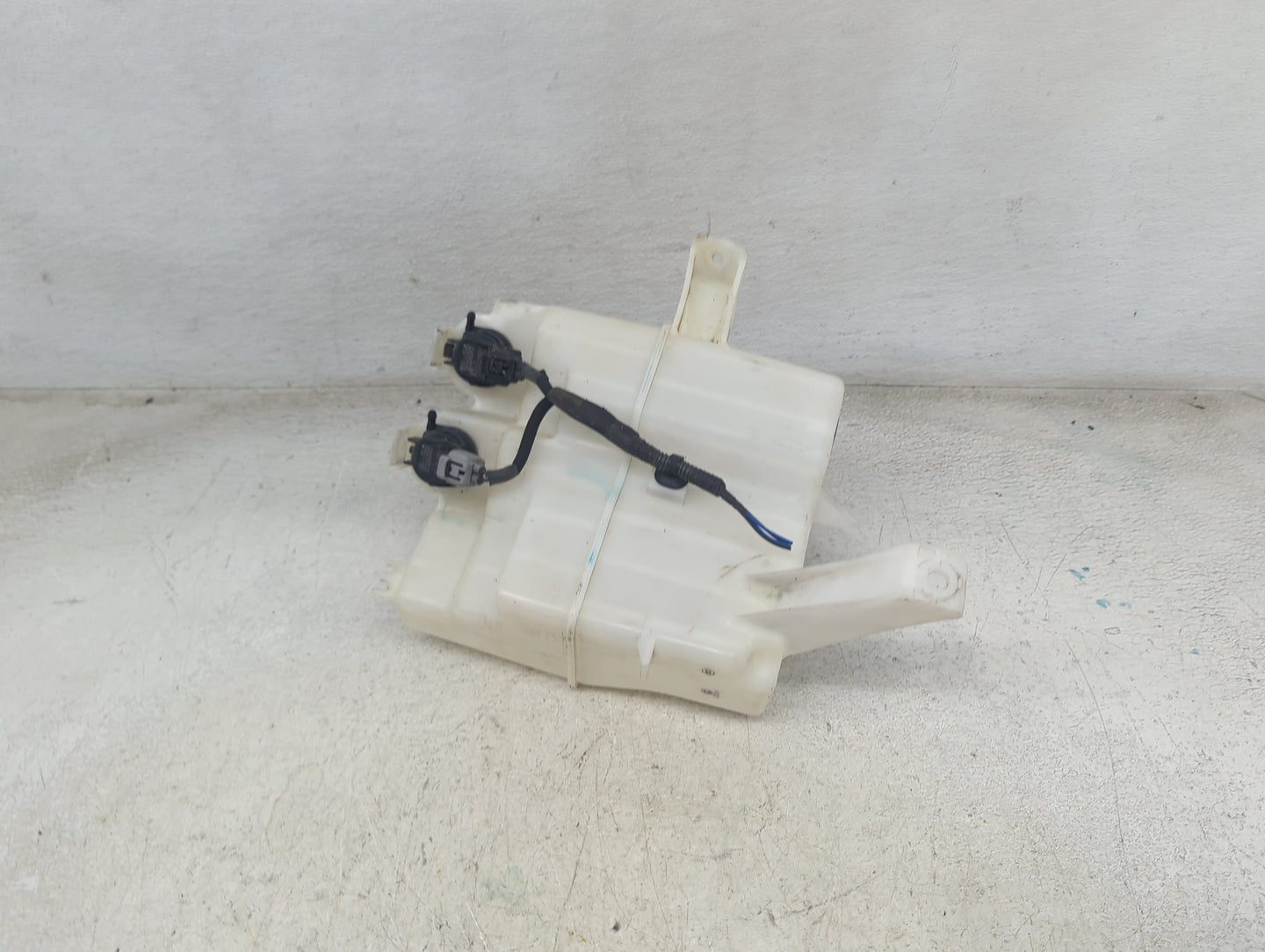 2012-2014 Toyota Prius V Windshield Washer Fluid Reservoir Bottle Oem - Oemusedautoparts1.com