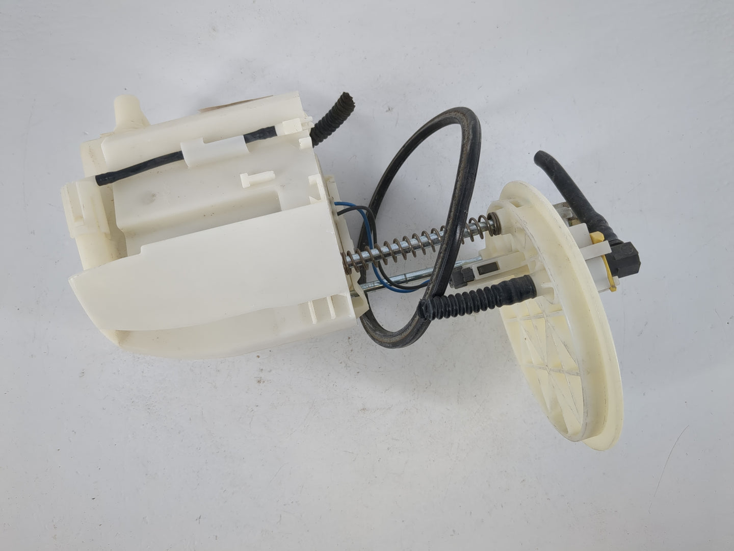 2009-2018 Toyota Rav4 Electrical Gas Fuel Pump Assembly - Oemusedautoparts1.com