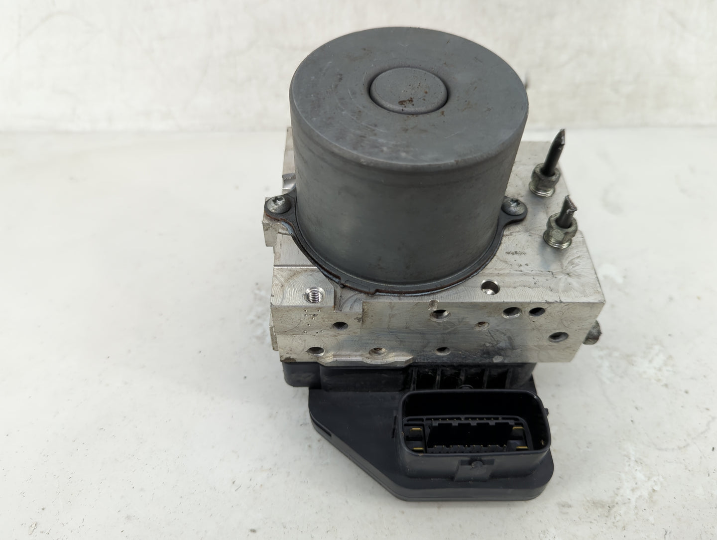 2012 Toyota Rav4 ABS Pump Control Module Replacement P/N:89541-0R012 44540-0R052 Fits OEM Used Auto Parts - Oemusedautoparts