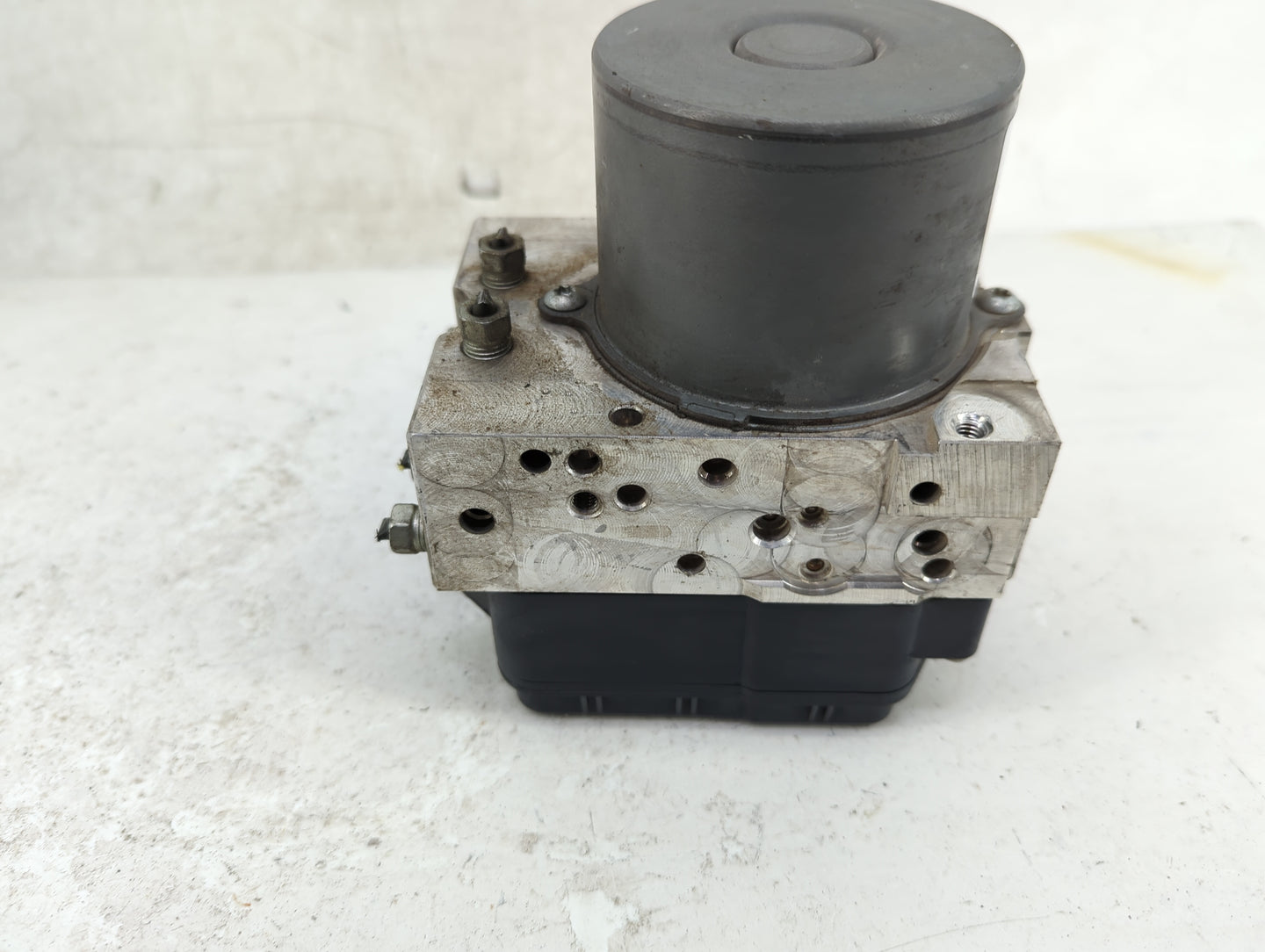 2012 Toyota Rav4 ABS Pump Control Module Replacement P/N:89541-0R012 44540-0R052 Fits OEM Used Auto Parts - Oemusedautoparts