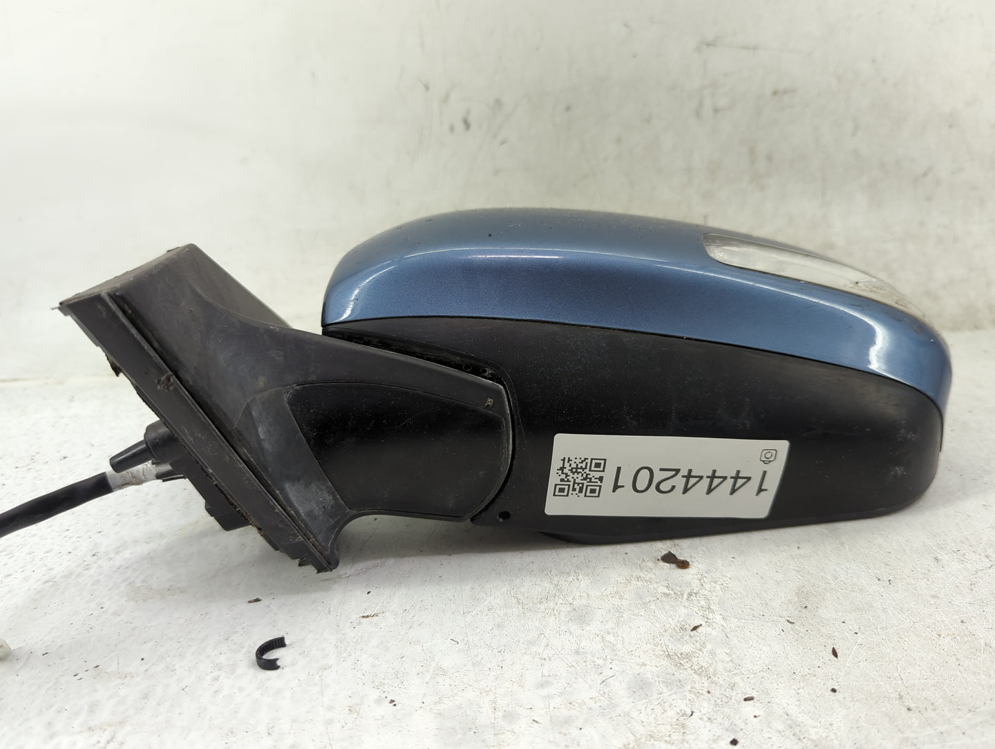 2009-2012 Toyota Rav4 Driver Side View Mirror - Left Door Mirror OEM Used - Oemusedautoparts1.com