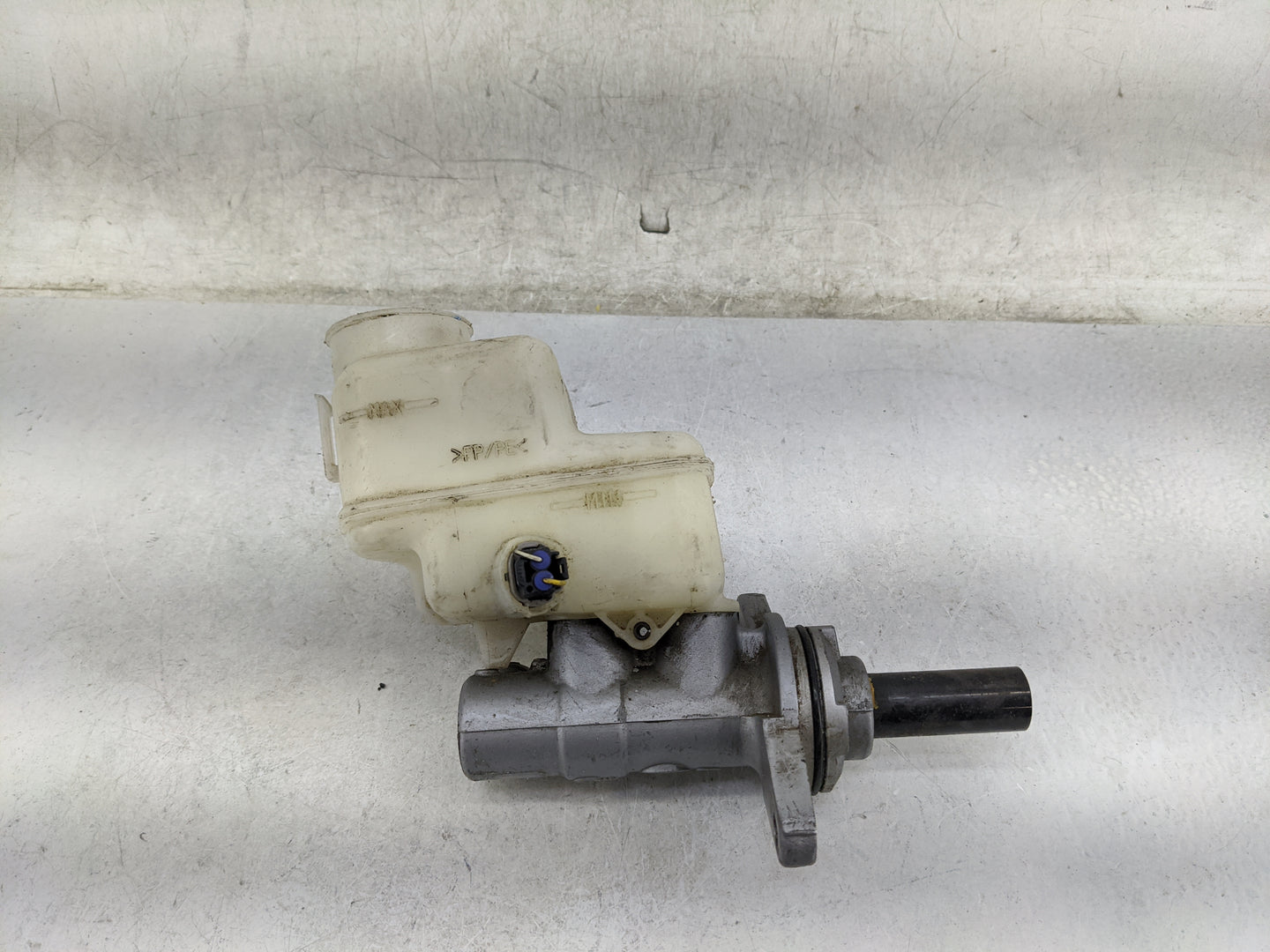 2012 Toyota Rav4 Brake Master Cylinder 1467558 - Oemusedautoparts1.com