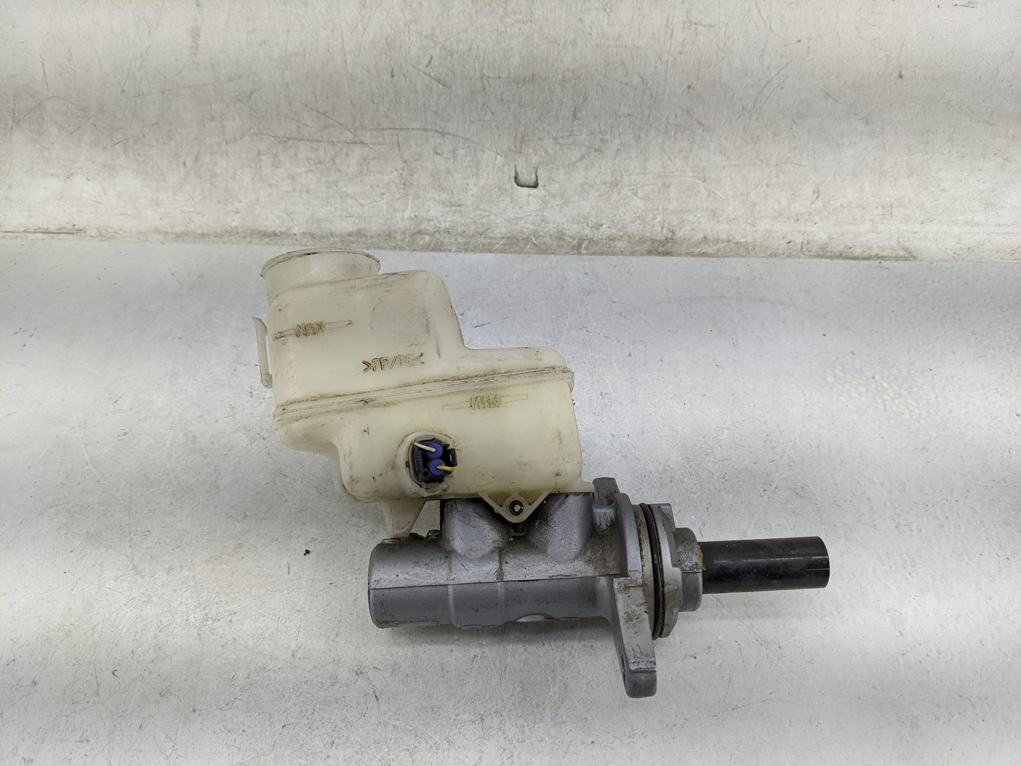 2012 Toyota Rav4 Brake Master Cylinder 1467558 - Oemusedautoparts1.com