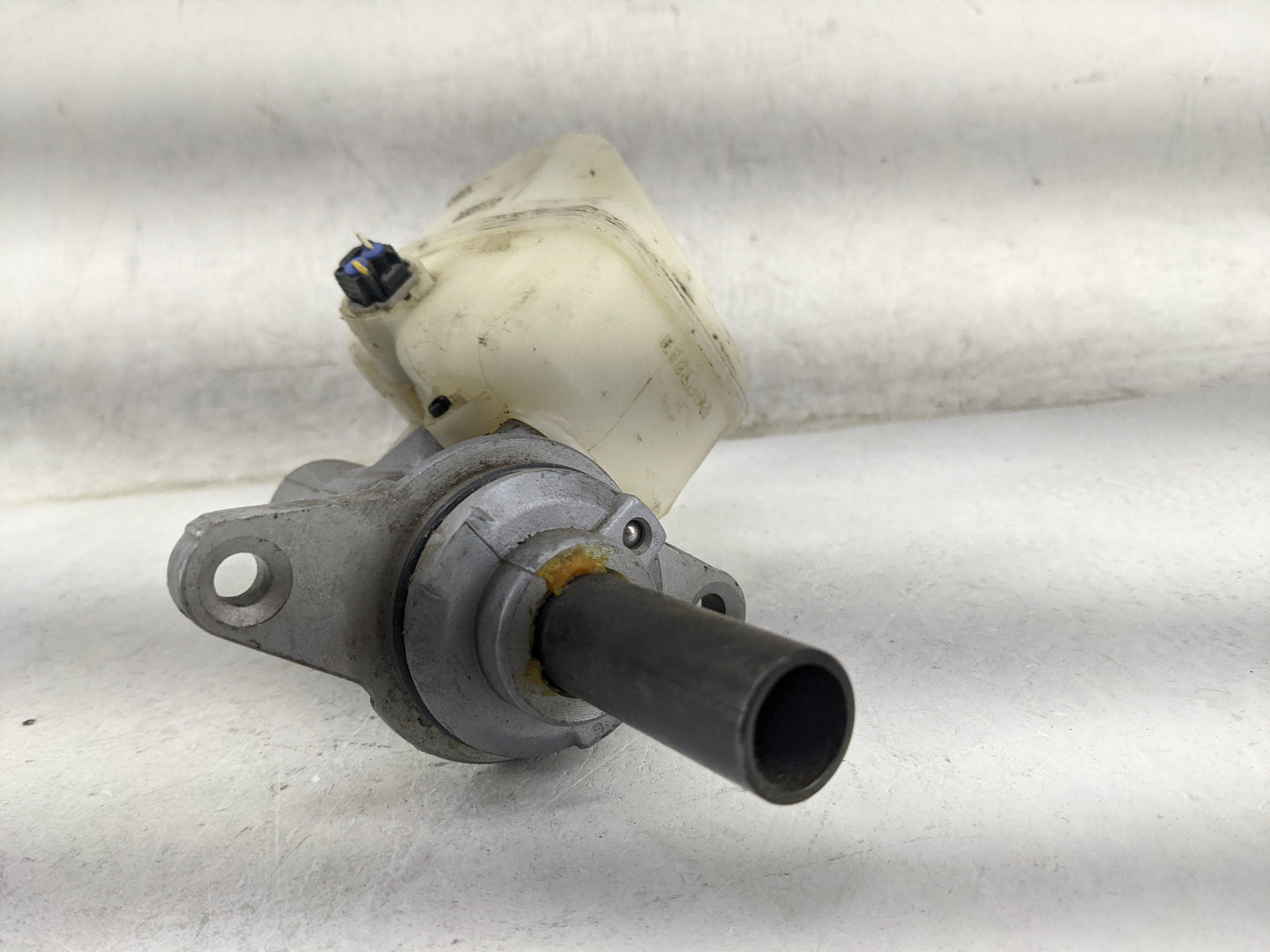 2012 Toyota Rav4 Brake Master Cylinder 1467558 - Oemusedautoparts1.com