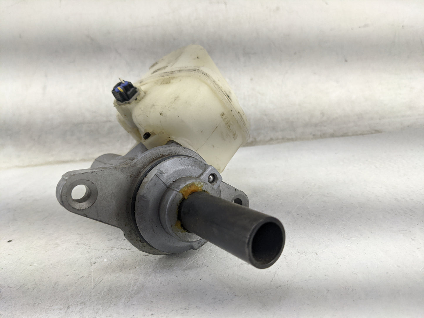2012 Toyota Rav4 Brake Master Cylinder 1467558 - Oemusedautoparts1.com