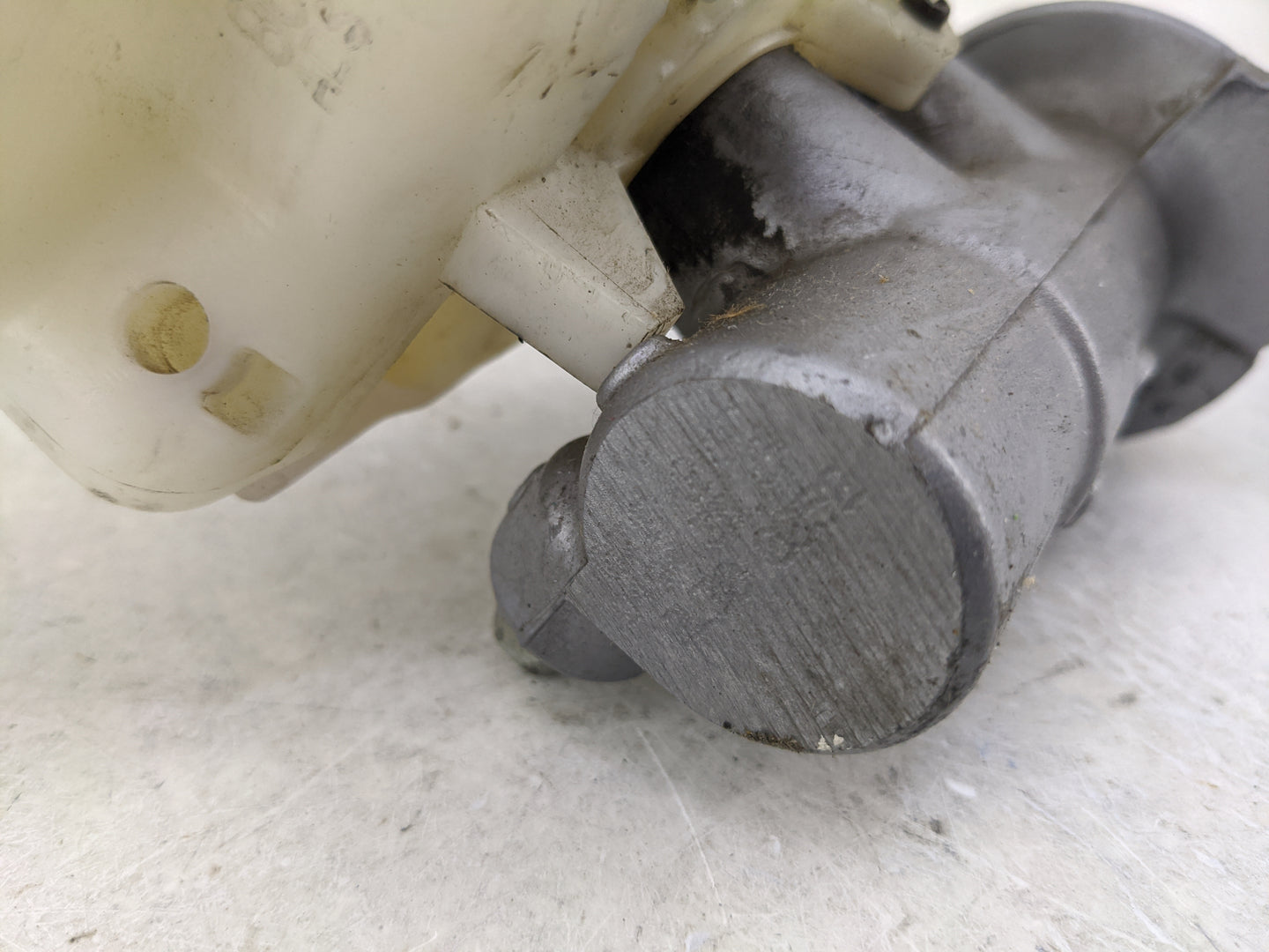 2012 Toyota Rav4 Brake Master Cylinder 1467558 - Oemusedautoparts1.com
