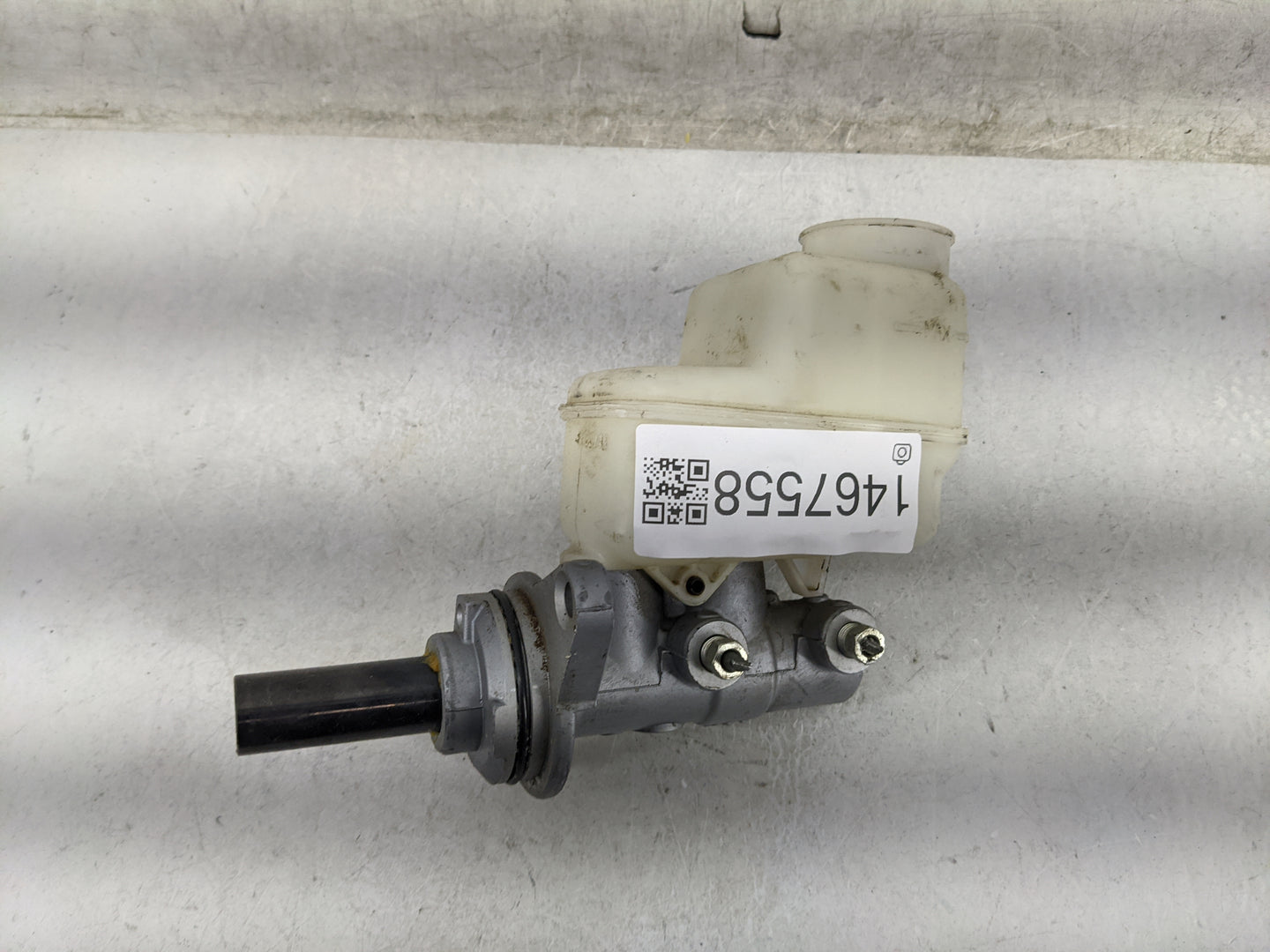 2012 Toyota Rav4 Brake Master Cylinder 1467558 - Oemusedautoparts1.com