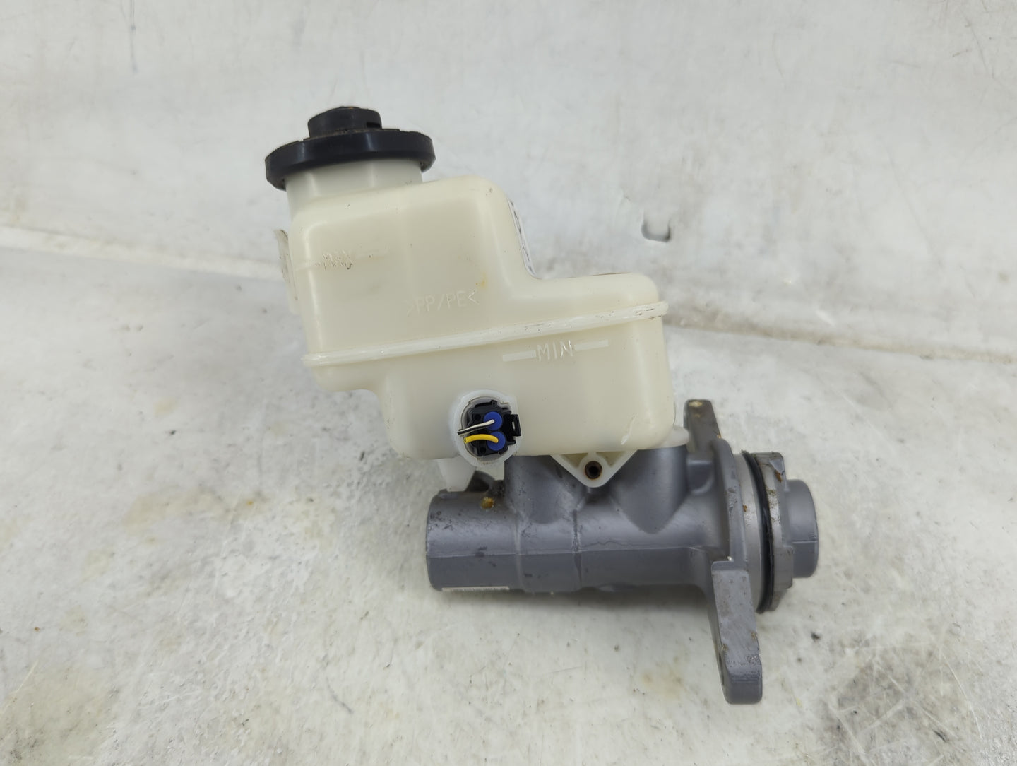 2006-2012 Toyota Rav4 Brake Master Cylinder 1490780 - Oemusedautoparts1.com