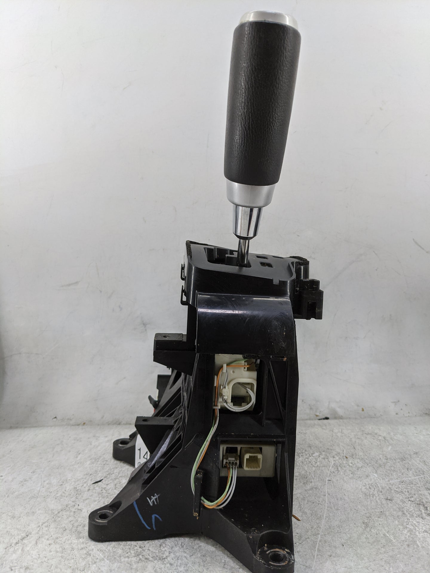 2012 Toyota Sequoia Floor Console Assembly Shifter - Oemusedautoparts1.com