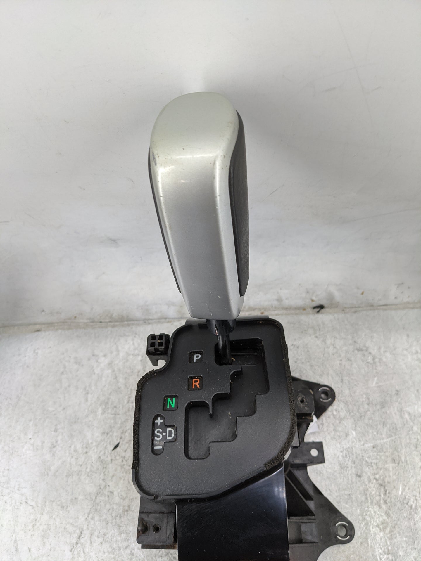 2012 Toyota Sequoia Floor Console Assembly Shifter - Oemusedautoparts1.com