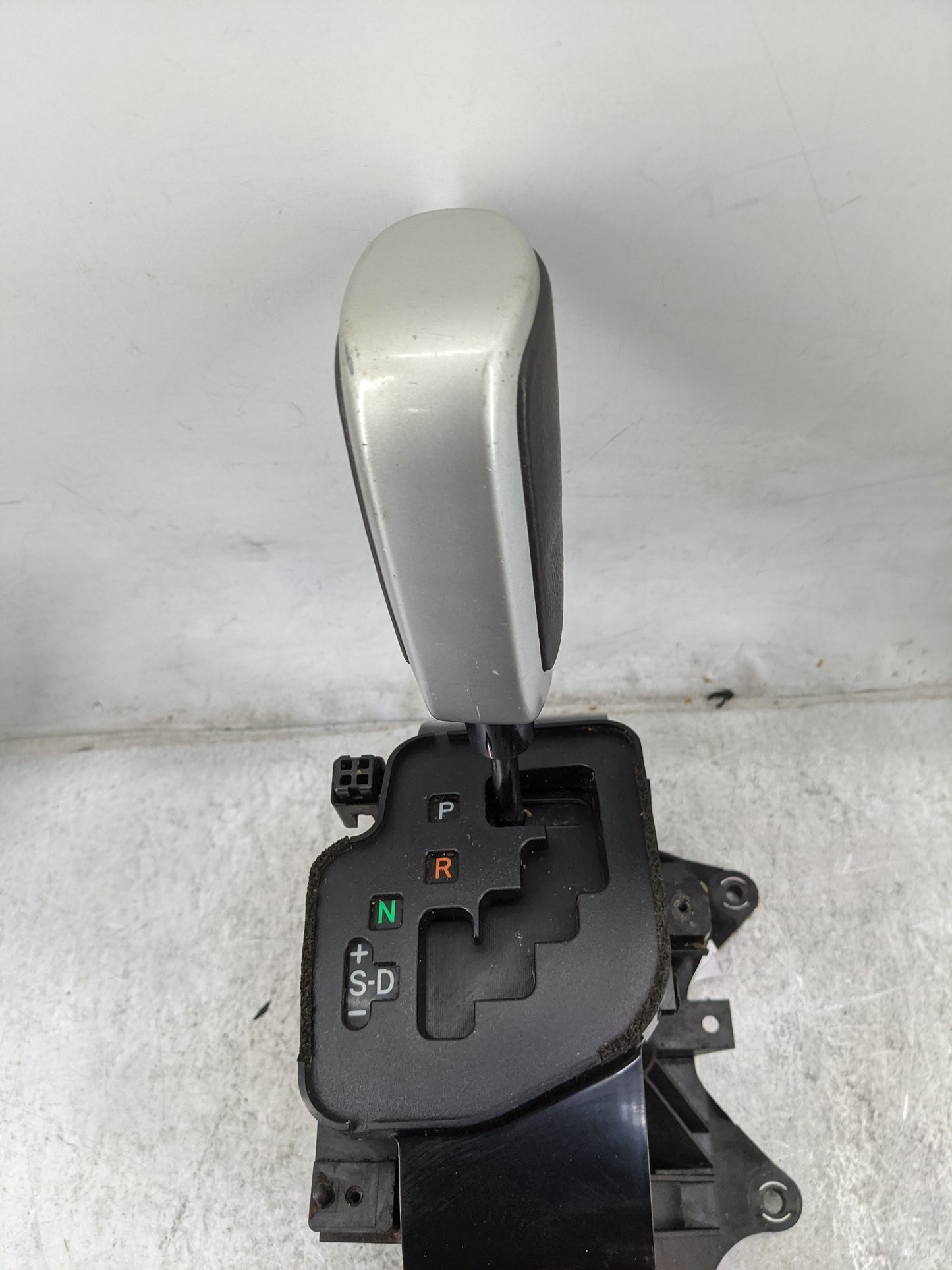 2012 Toyota Sequoia Floor Console Assembly Shifter - Oemusedautoparts1.com