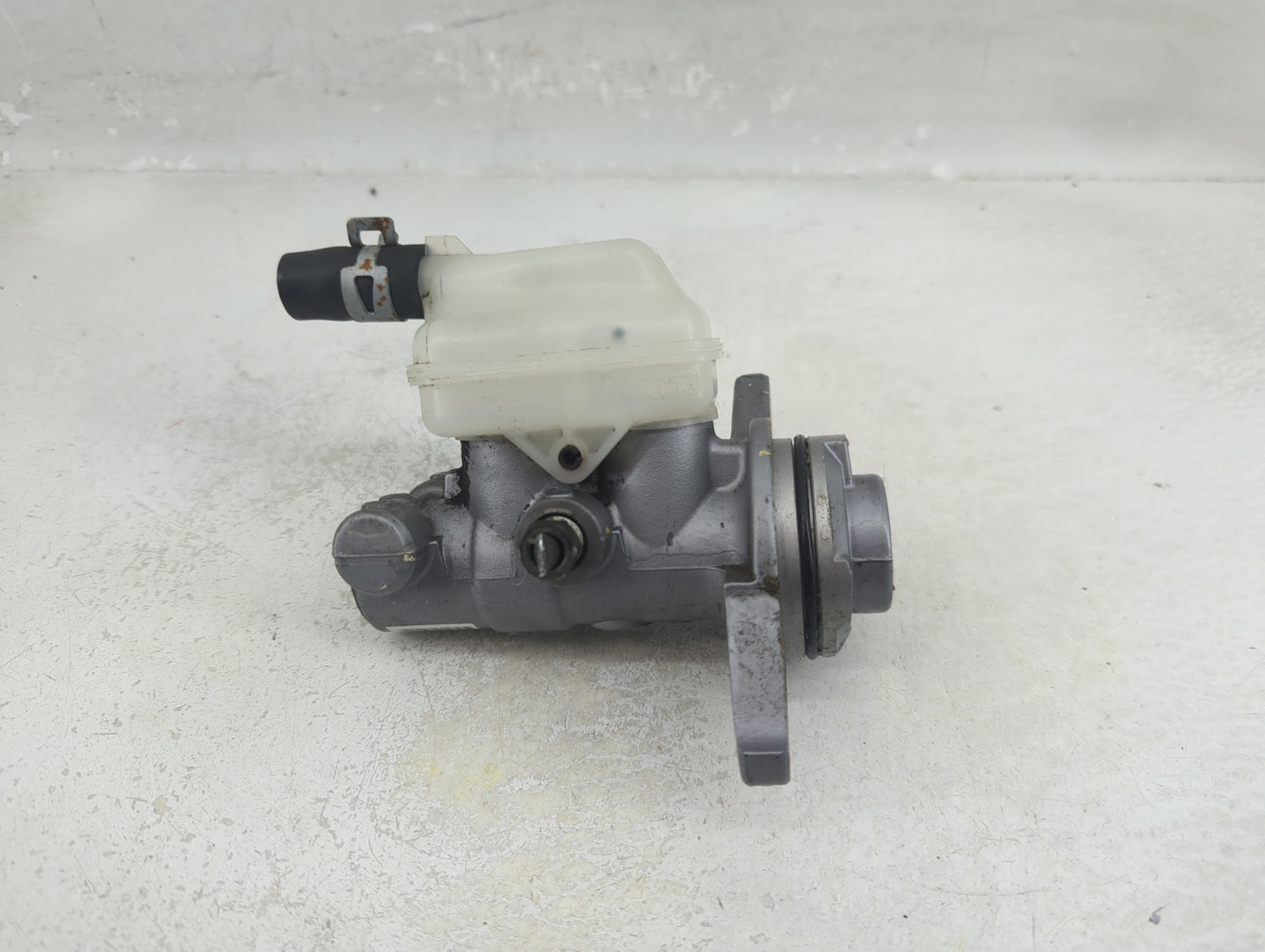 2011-2020 Toyota Sienna Brake Master Cylinder 1313838 - Oemusedautoparts1.com