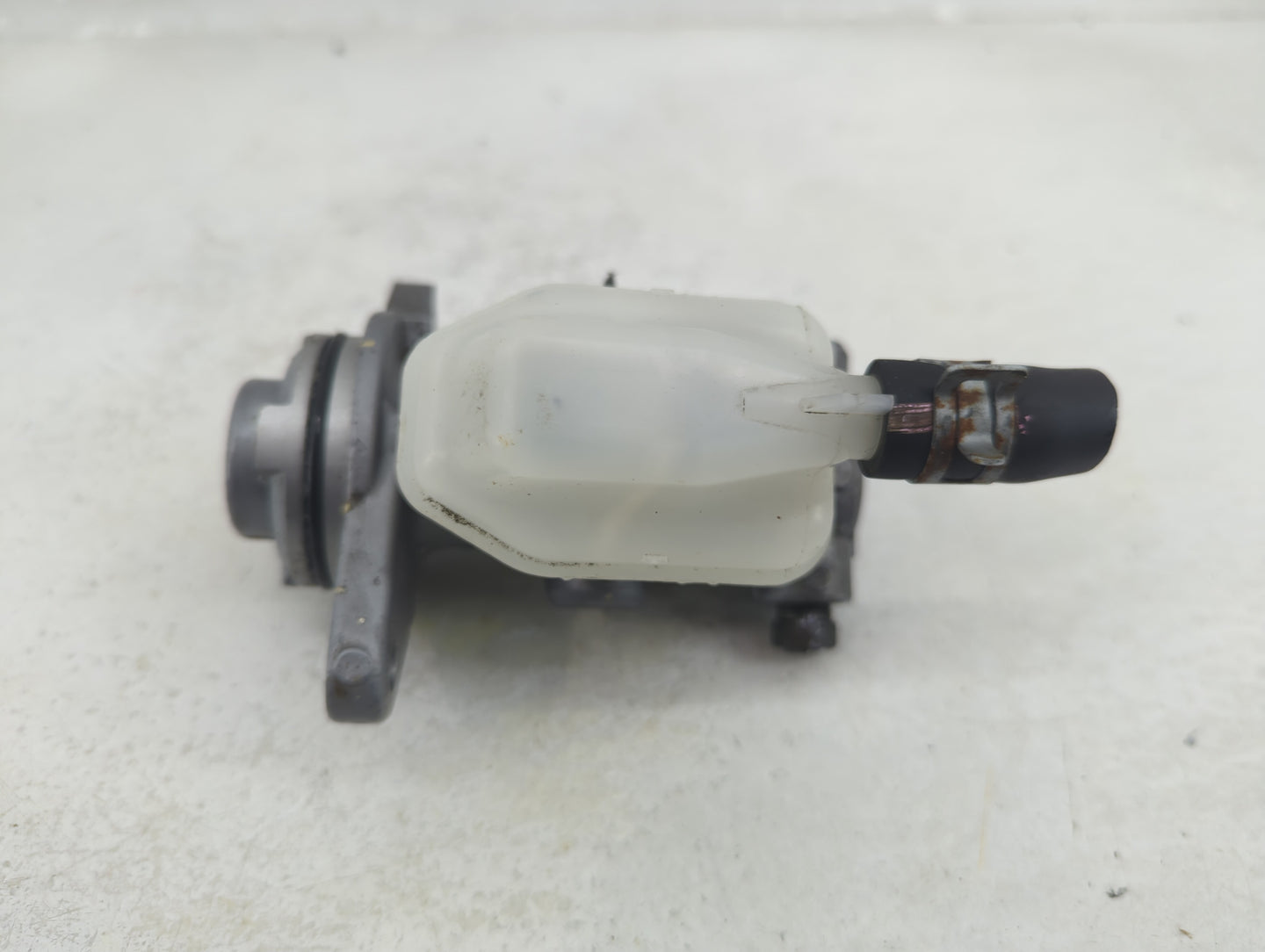 2011-2020 Toyota Sienna Brake Master Cylinder 1313838 - Oemusedautoparts1.com