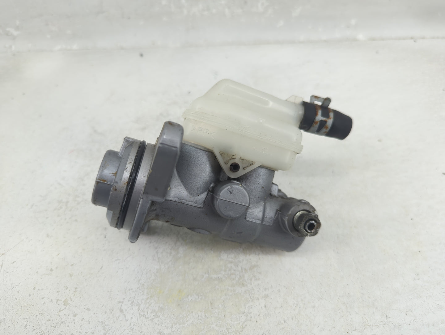 2011-2020 Toyota Sienna Brake Master Cylinder 1313838 - Oemusedautoparts1.com