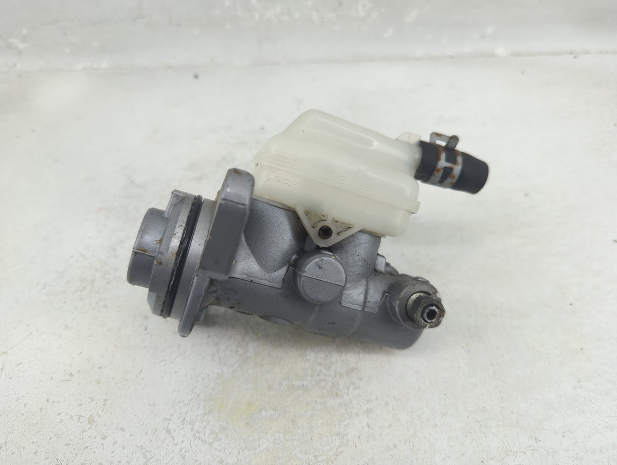 2011-2020 Toyota Sienna Brake Master Cylinder 1313838 - Oemusedautoparts1.com