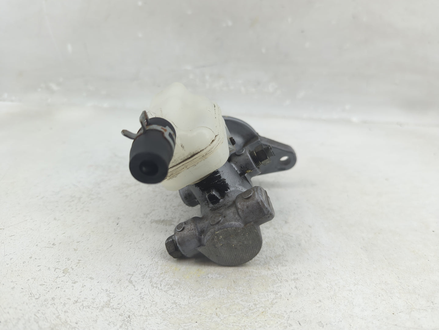 2011-2020 Toyota Sienna Brake Master Cylinder 1313838 - Oemusedautoparts1.com
