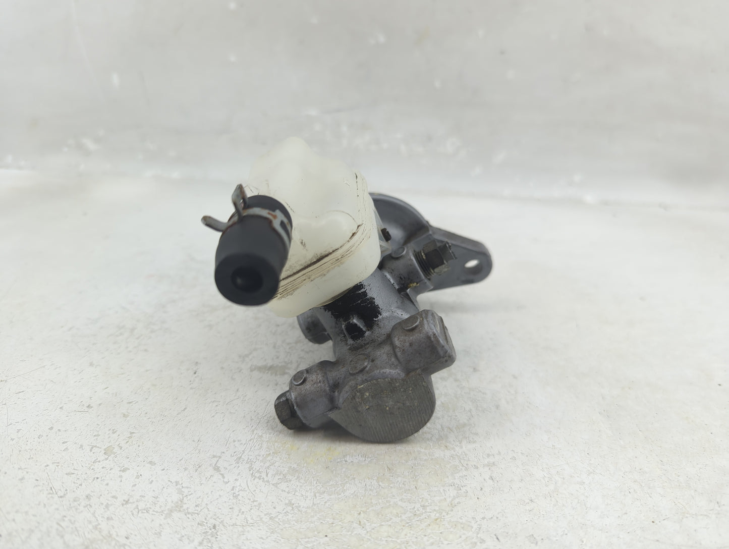 2011-2020 Toyota Sienna Brake Master Cylinder 1313838 - Oemusedautoparts1.com