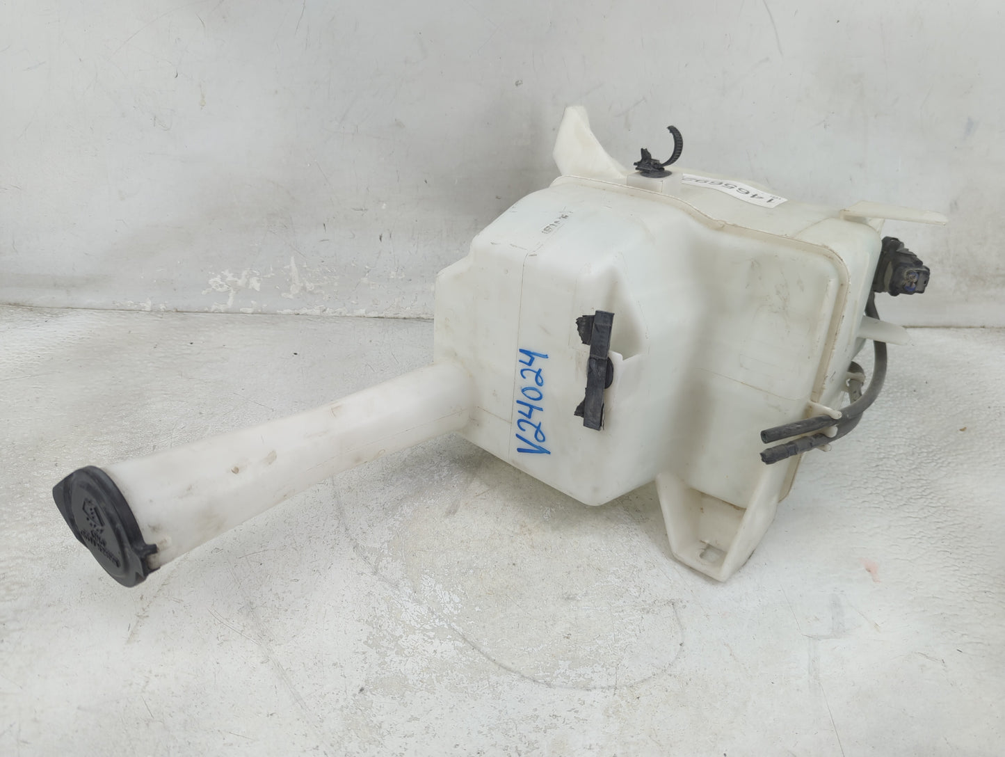 2004-2020 Toyota Sienna Windshield Washer Fluid Reservoir Bottle Oem 1465692 - Oemusedautoparts1.com