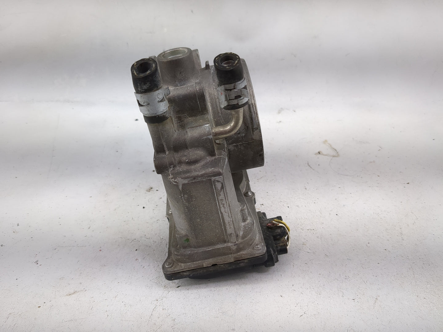 2007-2016 Toyota Sienna Throttle Body P/N:22030-0P050 Fits OEM Used Auto Parts - Oemusedautoparts1.com