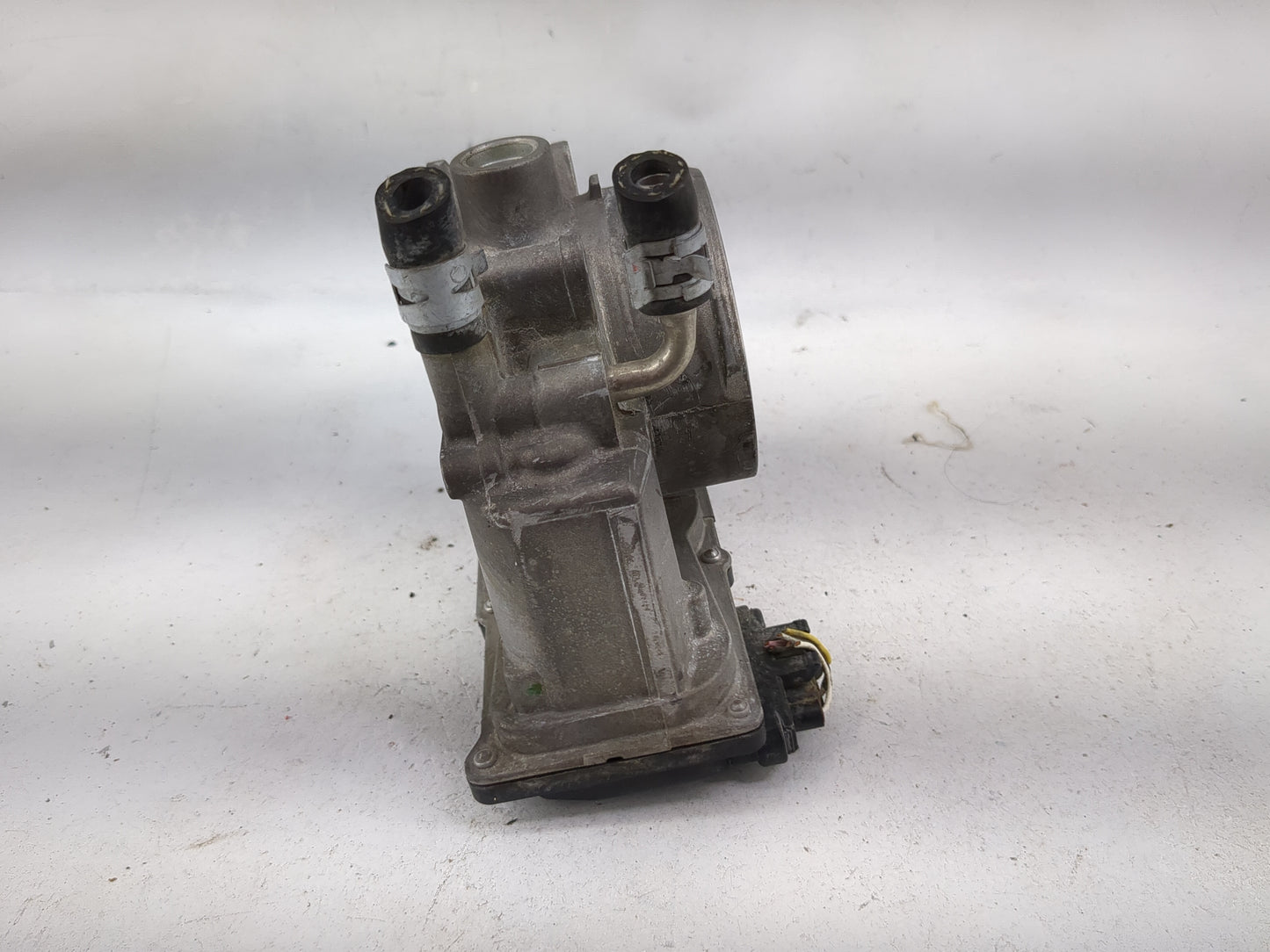 2007-2016 Toyota Sienna Throttle Body P/N:22030-0P050 Fits OEM Used Auto Parts - Oemusedautoparts1.com