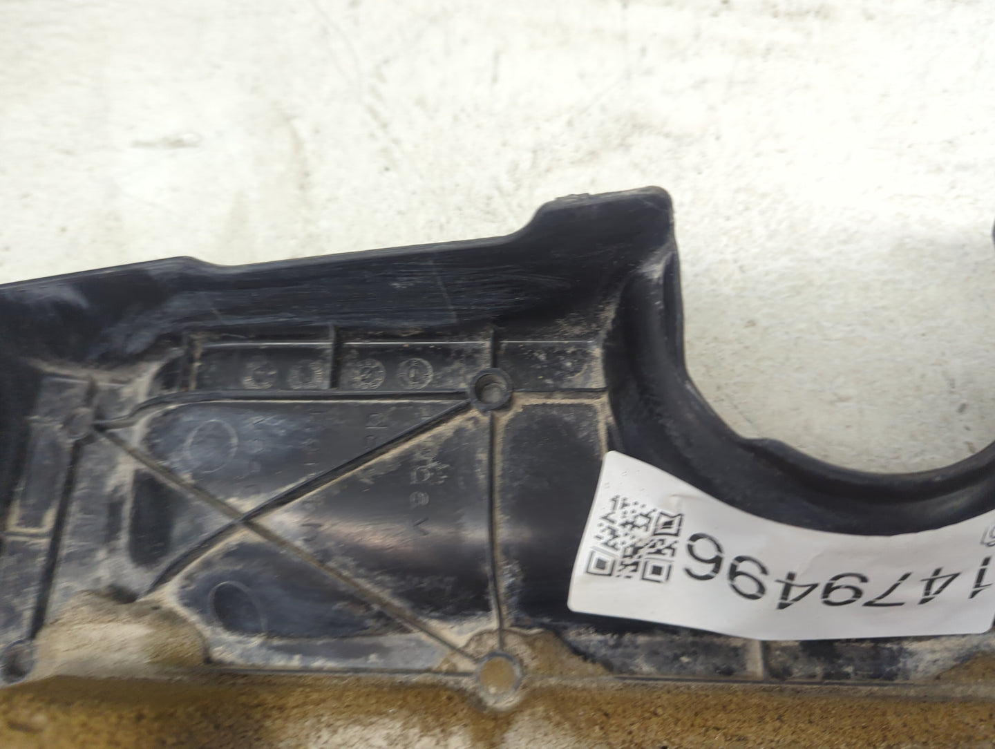 2012 Toyota Sienna Engine Cover Black - Oemusedautoparts1.com