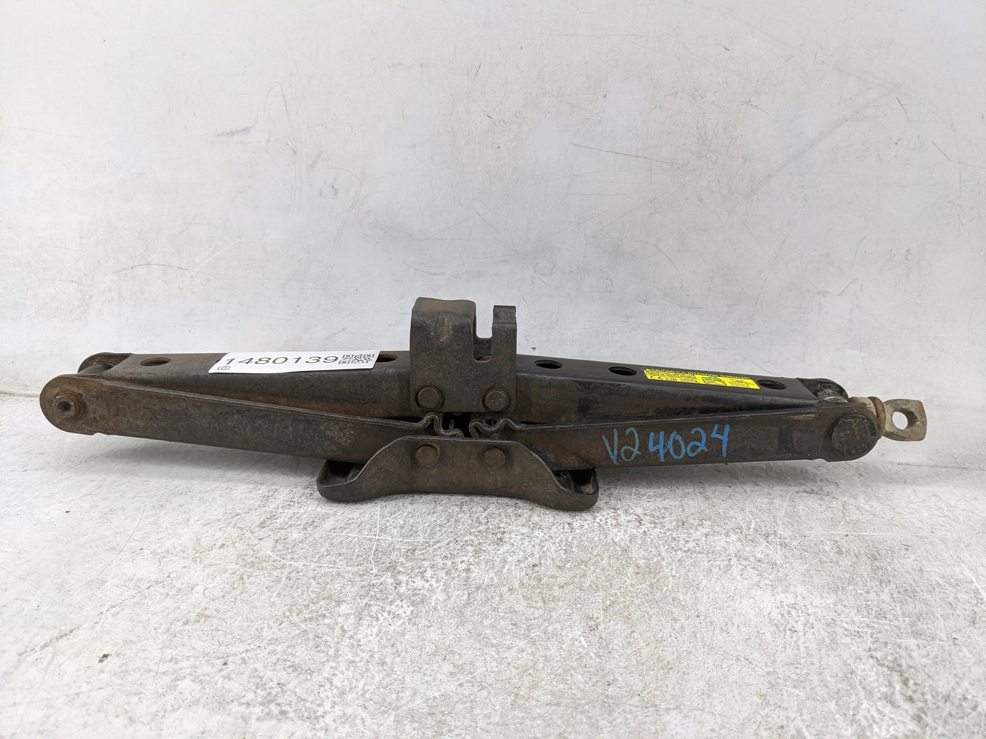 2012 Toyota Sienna Spare Scissor Car Jack - Oemusedautoparts1.com