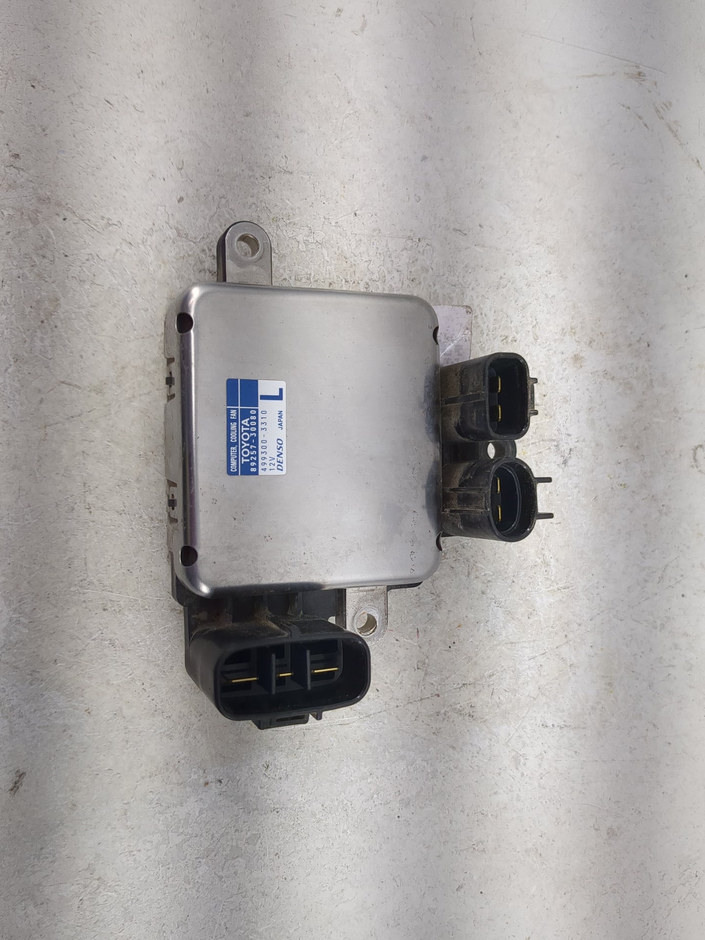 2012 Toyota Sienna Electric Radiator Cooling Fan Motor Assembly P/N:89257-30080 499300-3310 Fits OEM Used Auto Parts - Oemus