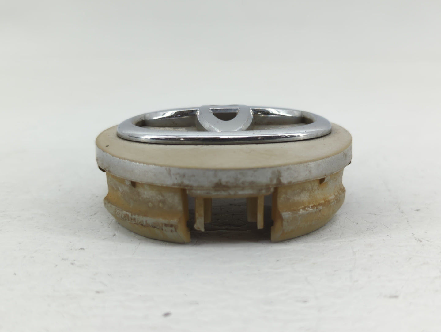 2012 Toyota Sienna Rim Wheel Center Cap 462257 - Oemusedautoparts1.com