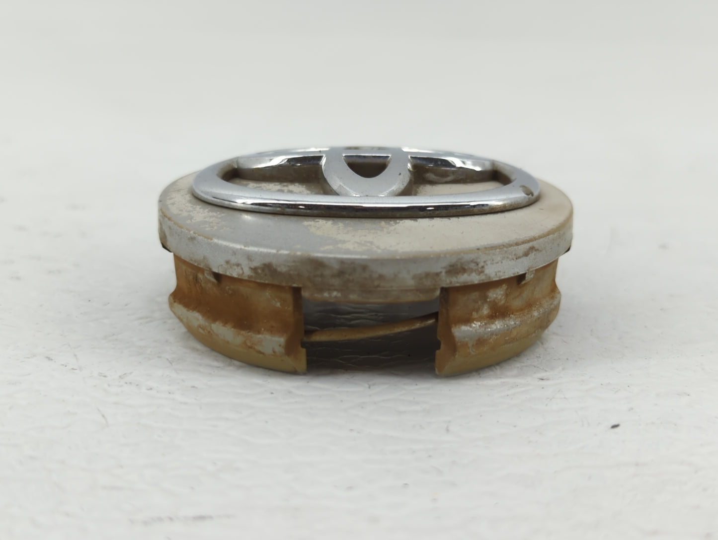 2012 Toyota Sienna Center Cap Oem - Oemusedautoparts1.com