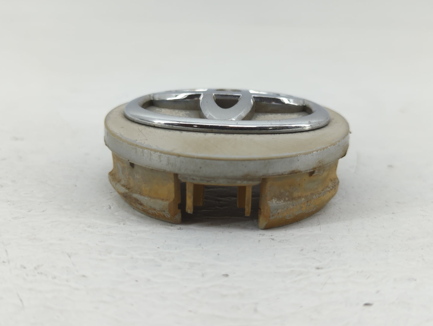 2012 Toyota Sienna Rim Wheel Center Cap - Oemusedautoparts1.com