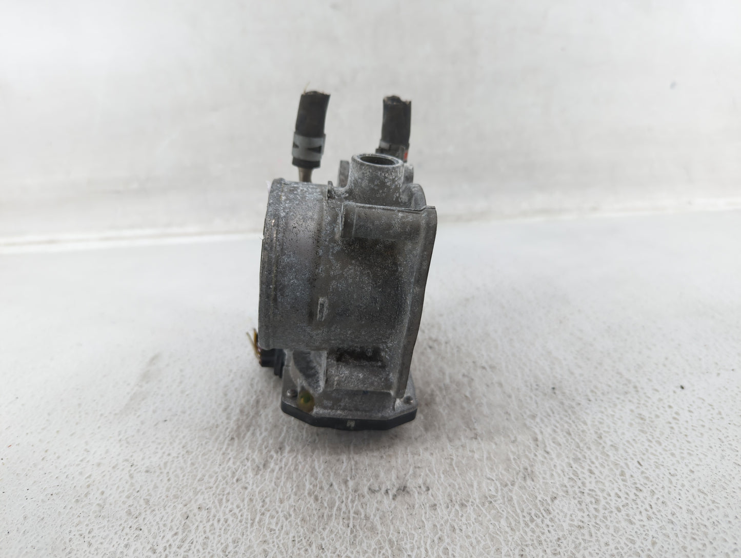 2007-2016 Toyota Sienna Throttle Body P/N:22030-0P050 Fits OEM Used Auto Parts - Oemusedautoparts1.com