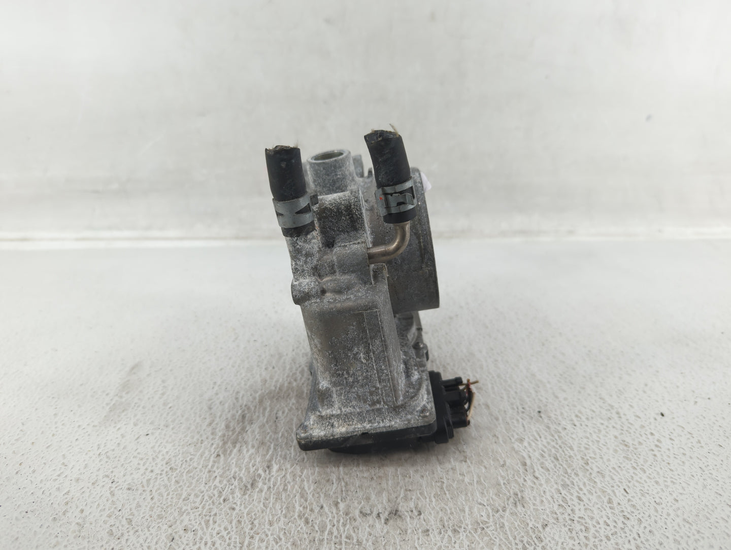 2007-2016 Toyota Sienna Throttle Body P/N:22030-0P050 Fits OEM Used Auto Parts - Oemusedautoparts1.com