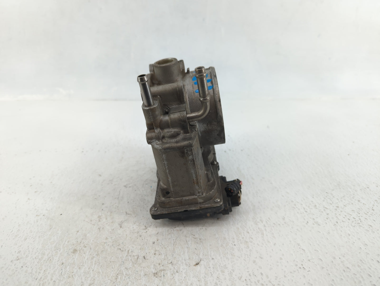 2007-2016 Toyota Sienna Throttle Body P/N:22030-0P050 Fits OEM Used Auto Parts - Oemusedautoparts1.com