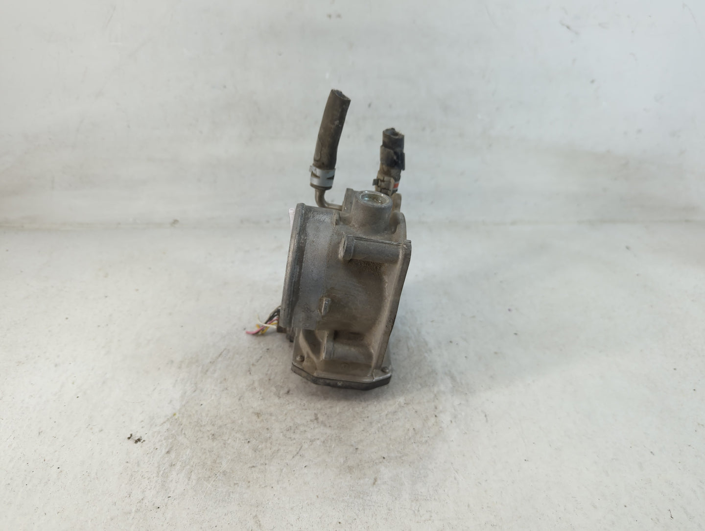 2007-2016 Toyota Sienna Throttle Body P/N:22030-0P050 Fits OEM Used Auto Parts - Oemusedautoparts1.com