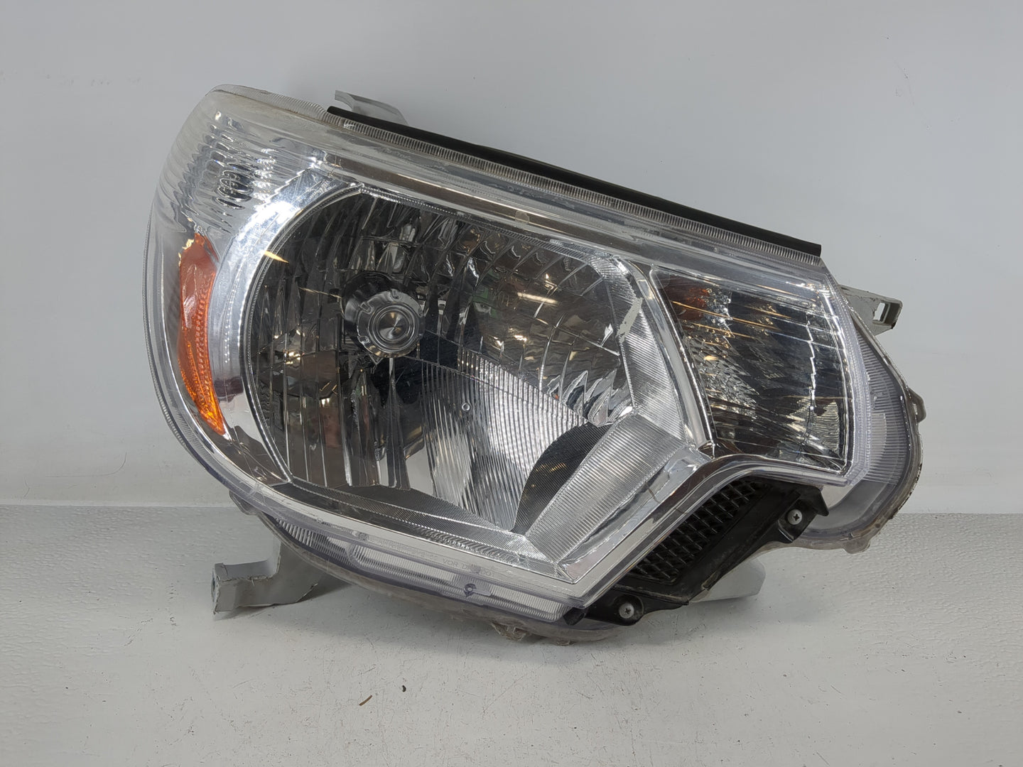 2012-2015 Toyota Tacoma Passenger Right Oem Head Light Headlight Lamp - Oemusedautoparts1.com