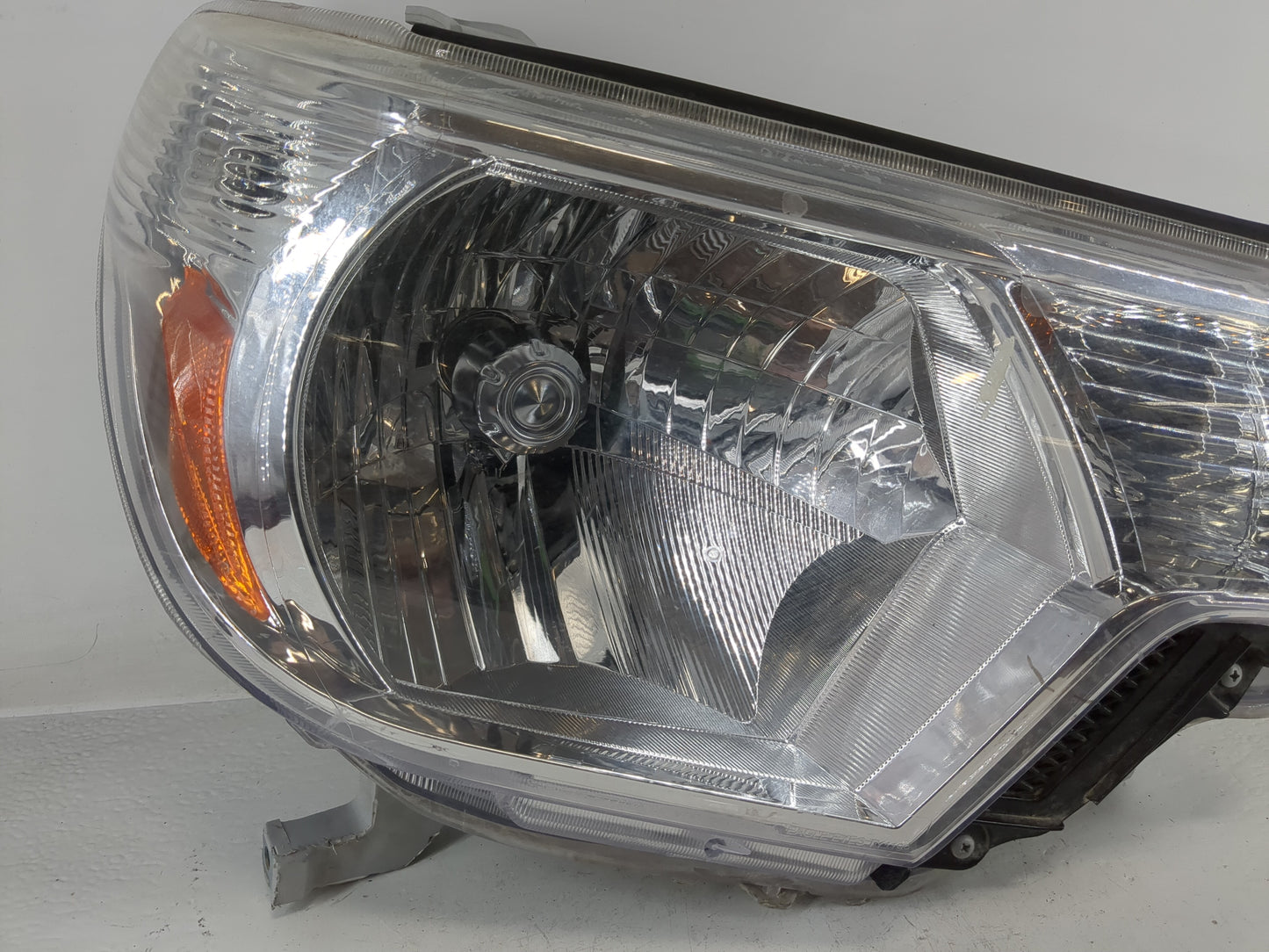 2012-2015 Toyota Tacoma Passenger Right Oem Head Light Headlight Lamp - Oemusedautoparts1.com