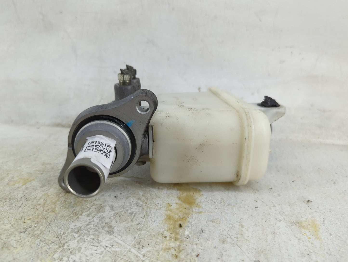 2007-2021 Toyota Tundra Brake Master Cylinder 1496743 - Oemusedautoparts1.com