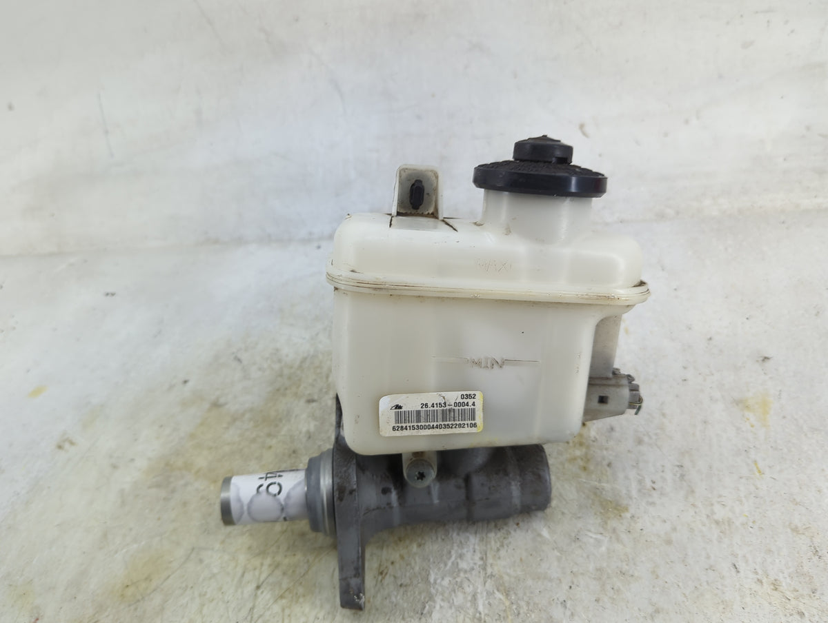 2007-2021 Toyota Tundra Brake Master Cylinder 1496743 - Oemusedautoparts1.com