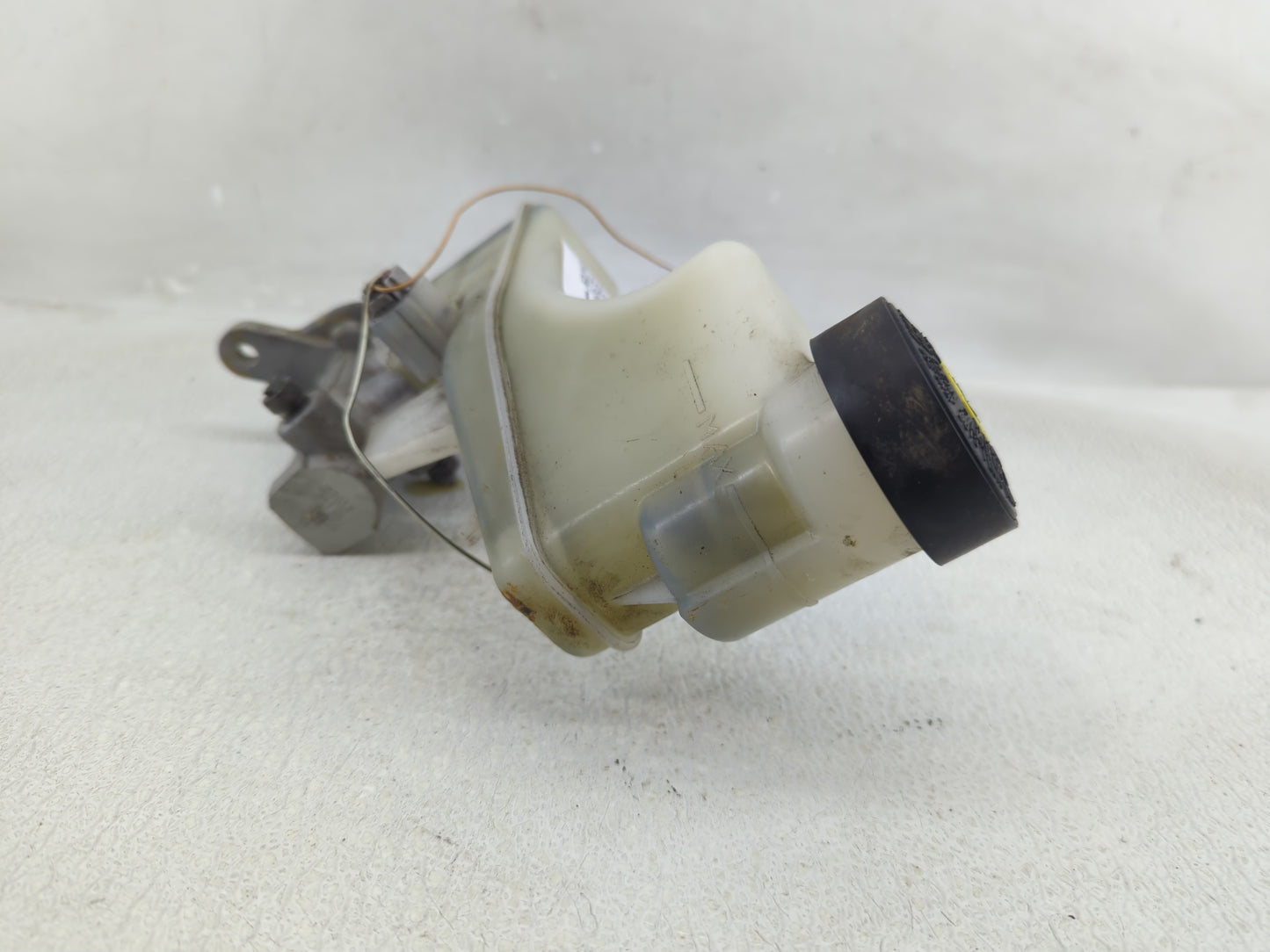 2009-2012 Toyota Venza Brake Master Cylinder - Oemusedautoparts1.com