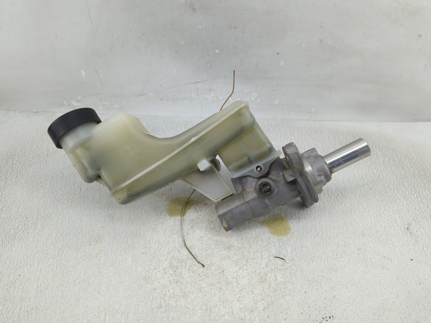 2009-2012 Toyota Venza Brake Master Cylinder - Oemusedautoparts1.com
