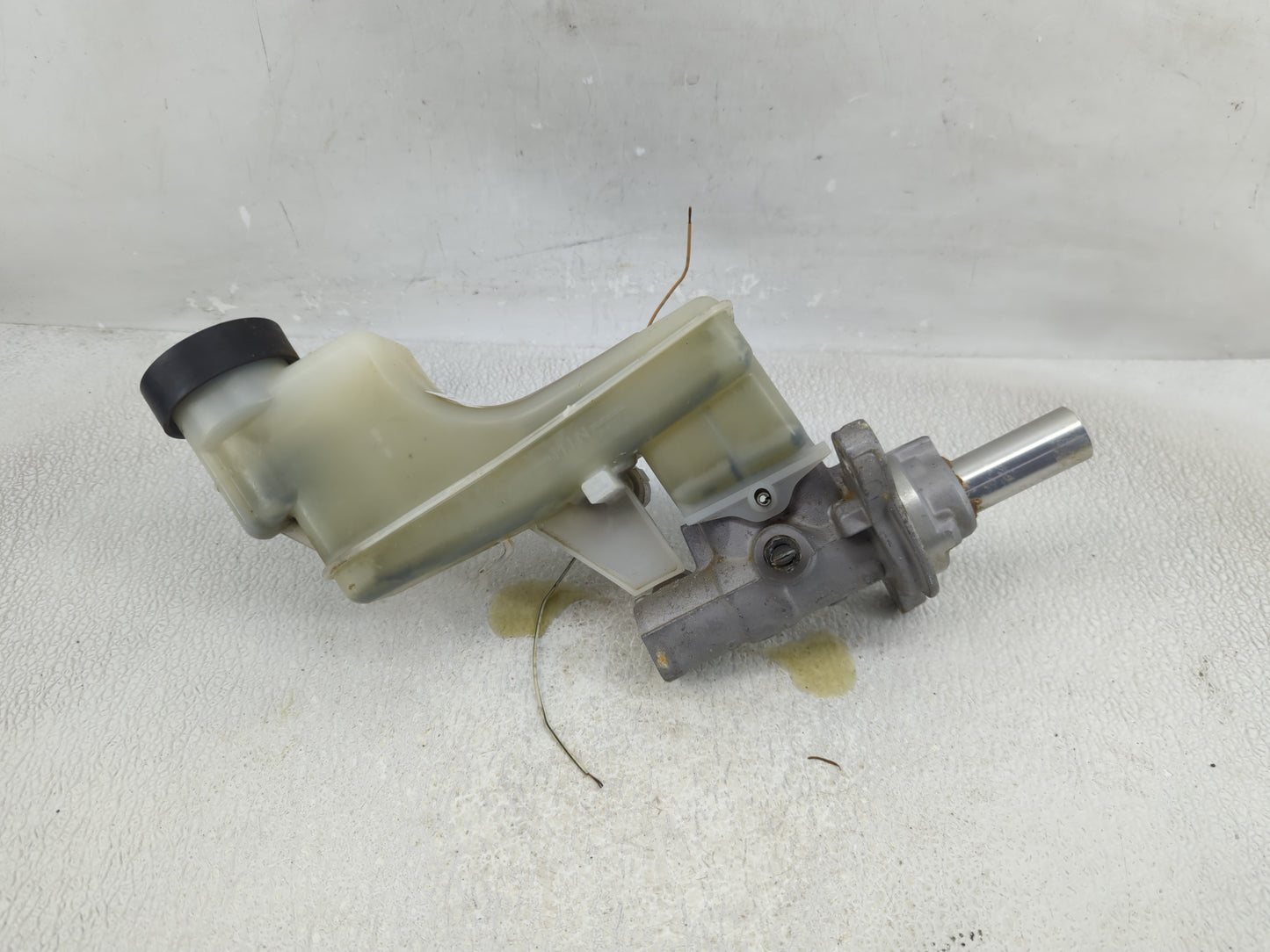 2009-2012 Toyota Venza Brake Master Cylinder - Oemusedautoparts1.com